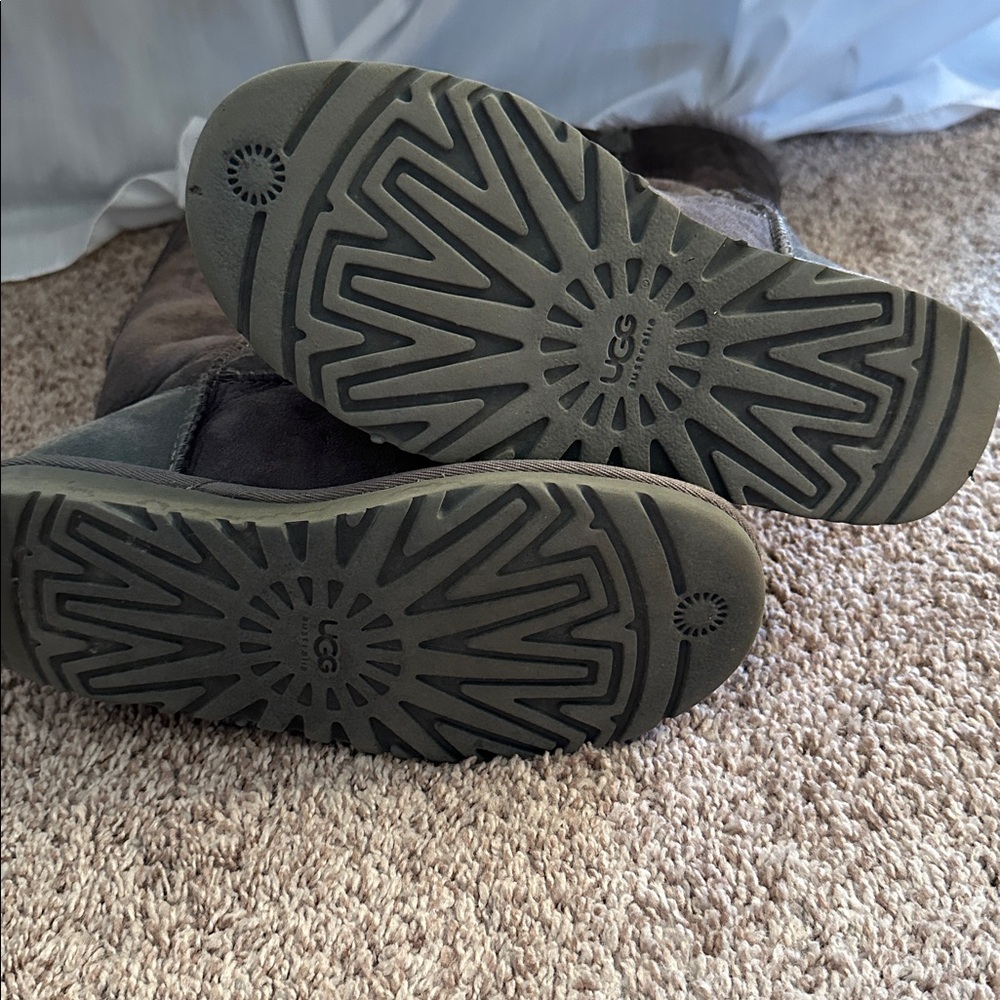 UGG Bailey Button Triplet size 8 - image 7